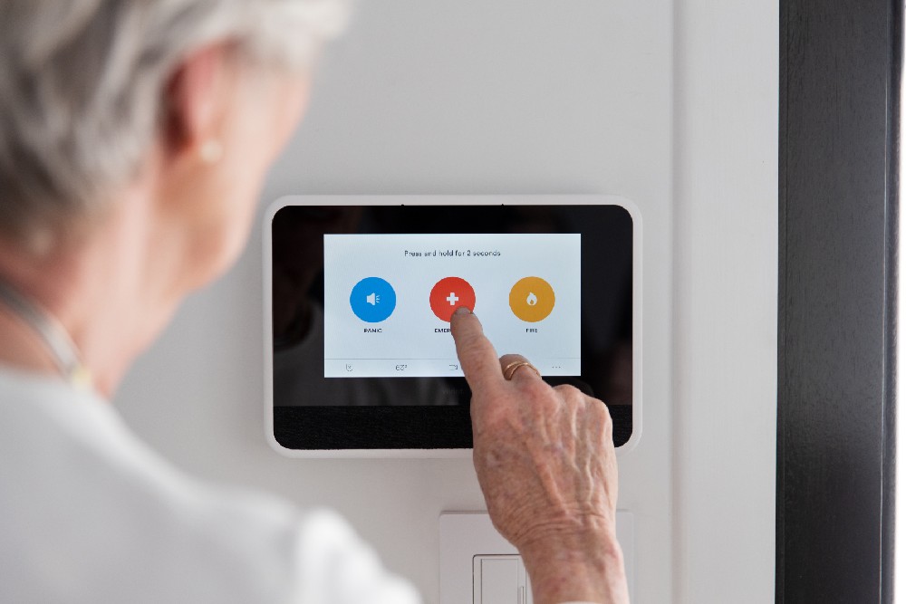 Why All Seniors Need an Alert System Vivint